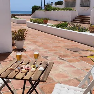 lyrioshomes-duquesa-beach-las-gaviotas.1costadelsol.com/